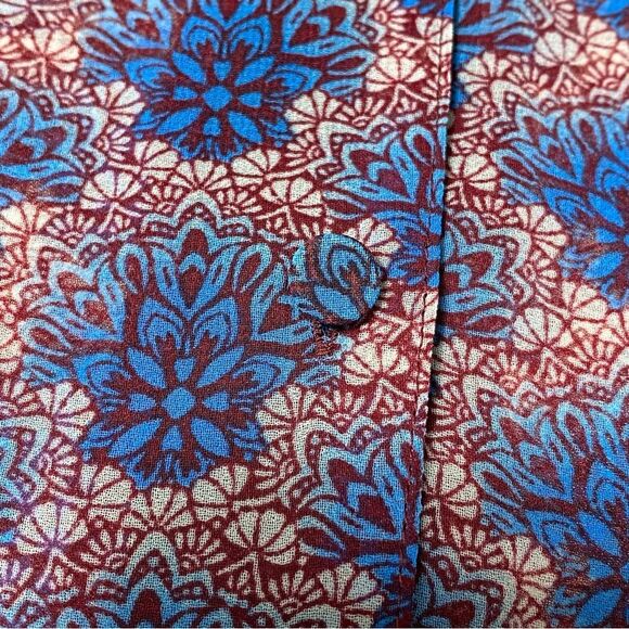Cabi Burgundy & Blue Sleeveless Sheer Fan Blouse Women's Size Small - Picture 5 of 16